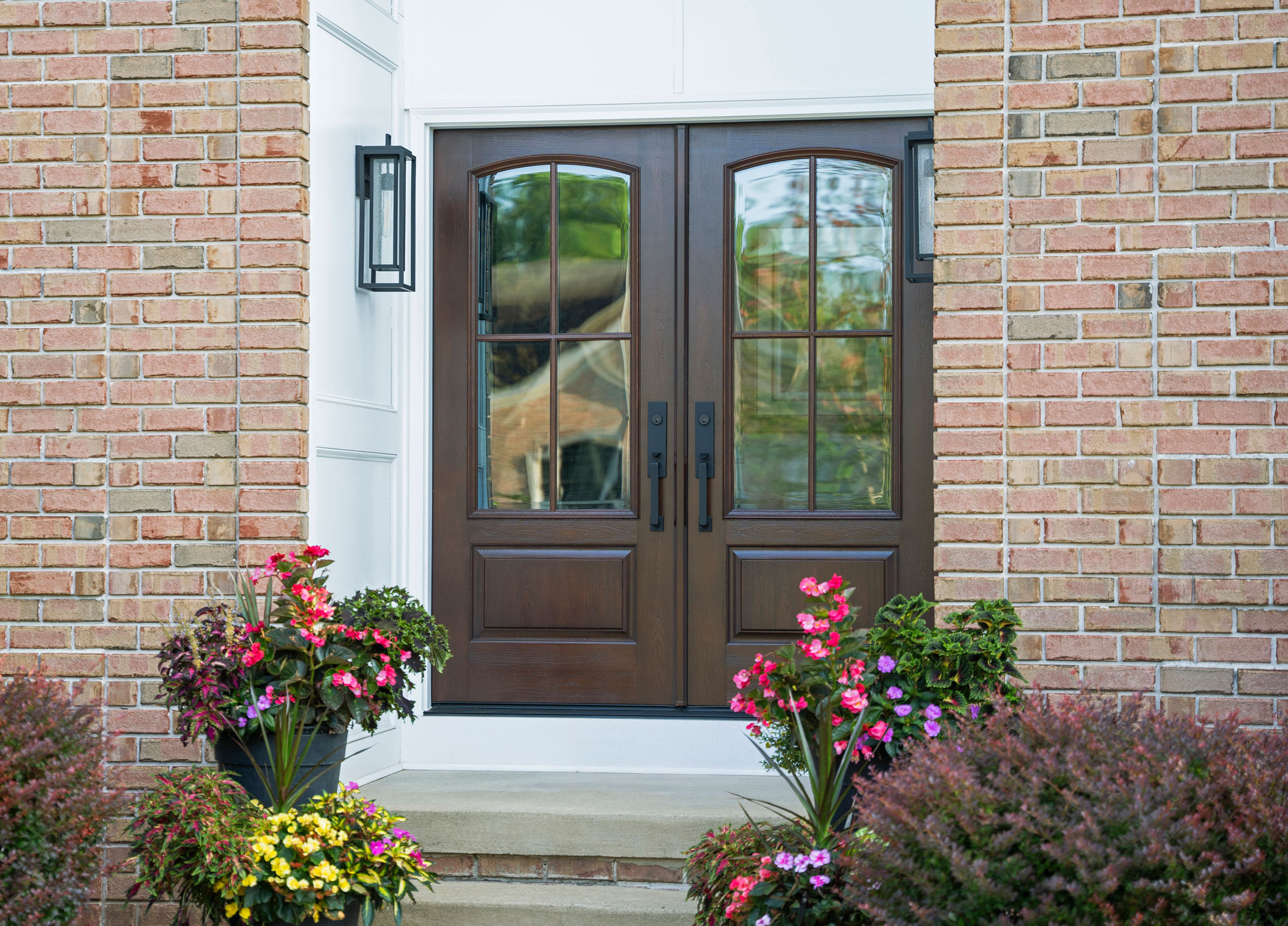New fiberglass entry door and frame installed by Evolve on an Ohio brick home